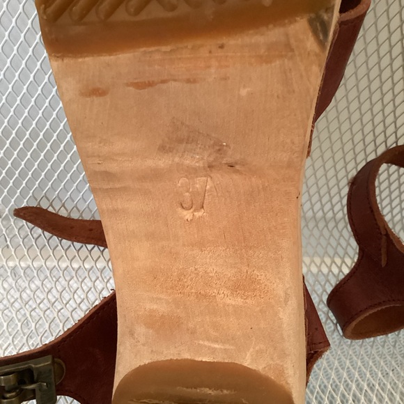🌺Wooden leather hand made sandalsMade inDenmark.Size37 EUC Like HasbeensNot worn - Picture 3 of 3